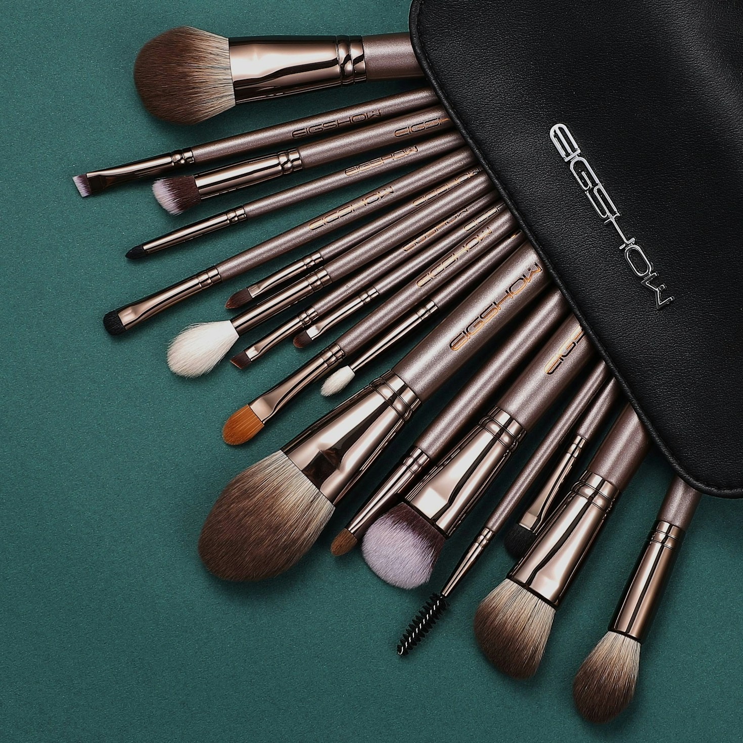 5 Compact Products to Elevate Your Travel Routine